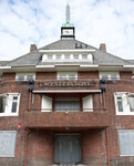 Middenrisaliet van Huize Westerlicht met bekroning.
<br/>
Rob Verhagen, 2016-09-22